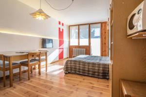 Studio (3 Adults) room in Alpine Smart Residence