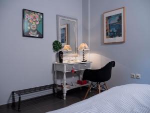 Central Terrace Modern Apartment