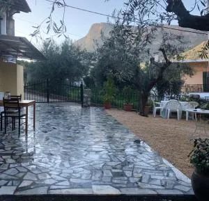 Rodomelo Cute Studio 1 - Poulithra