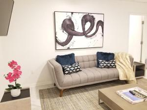 7 BR- Sleeps 15! Famous Lakefront Amazing Property!