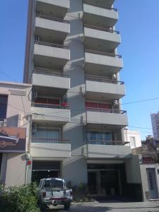 departamento amplio luminoso de 2 ambientes zona céntrica