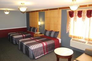 Queen Room with Two Queen Beds Non Smoking room in Liberty Inn