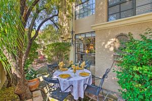 Phoenix Townhome with Pool Access 1 Mi to Hiking