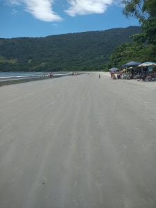 Praia de Maranduba - Em frente ao Mar - Apto Duplo para até 12 pessoas - Internet fibra - Churrasqueira privativa