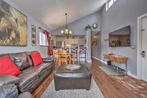 Cozy Fraser Mtn Retreat with Shuttle to Winter Park