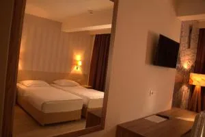 塞萨利卡酒店 - 内乌姆