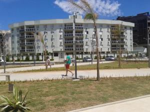 Joneson aluga um apto 3 Quartos na beira da Praia do Forte