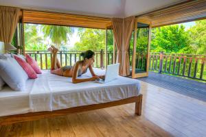 Villa Vadee - Entire Private Villa, 4 Bedrooms, Large Swimming Pool, Ocean View