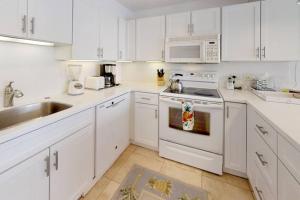 Perfect location & Unbelievable Views at Lahaina Roads