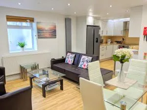 Spacious 2-bed apartment in central Kingston near Richmond Park - 泰晤士河畔金斯顿