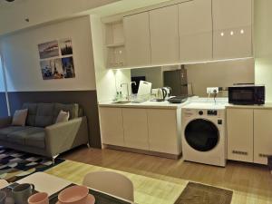 REVO at AURORA PLACE, Pavilion 2, 5 Minutes To AXIATA ARENA BUKIT JALIL FREE WIFI by De Harlequins Guesthouse - 4hvězdičkové hotely ve městě Kuala Lumpur