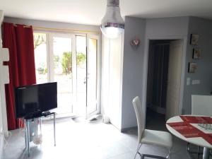 Appartements LA PAUSE studio sur le quai Maupassant a Fecamp : photos des chambres