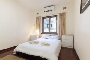 B2 Crawley Apartment 1 BRM & Sleepout near UWA