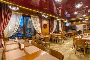 Amarena SPA Hotel - Breakfast included in the price Spa Swimming pool Sauna Hammam Jacuzzi Restaurant inexpensive and delicious food Parking area Barbecue 400 m to Bukovel Lift 1 room and cottages