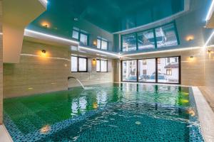 Amarena SPA Hotel - Breakfast included in the price Spa Swimming pool Sauna Hammam Jacuzzi Restaurant inexpensive and delicious food Parking area Barbecue 400 m to Bukovel Lift 1 room and cottages - Ubytování bez kategorie ve městě Bukovel