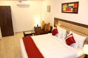 Red Crown Hotel
