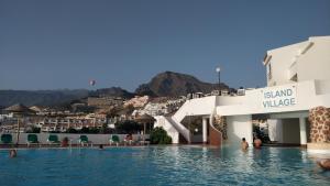 New Deluxe Sunny Bungalow