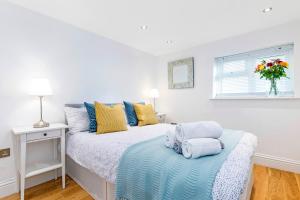 Stylish 2 Bed Apartment-Zone 2 - 10 Minutes to the heart of London- sleeps up 8