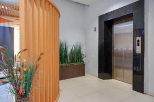 RedDoorz Plus near Hotel Benua Kendari