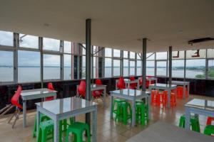 RedDoorz near Kendari Beach 2