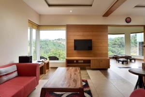 Cocoon Valley with Plantation View and Breakfast at Vagamon