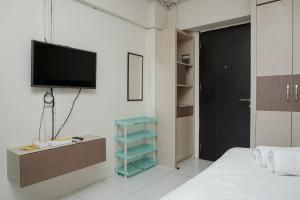 Comfortable and Homey Studio Apartment at Kebagusan City By Travelio