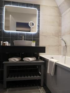 Hotels Villa Augeval Hotel de charme & Spa : photos des chambres
