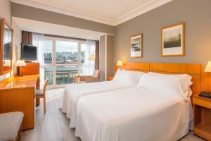 Standard Twin Room room in Hotel Tryp San Sebastián Orly