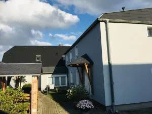 Ferienwohnungen in Kahnsdorf - Hainer See - südlich von Leipzig - in ruhiger Lage - Борна