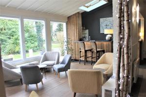 Hotels LOGIS - Le Manoir de Gavrelle : photos des chambres