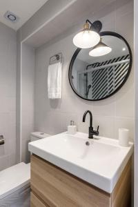 Three-Bedroom Apartment with Balcony 9.3 room in Style Apartments by Olala Homes