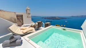 Fira White Residence