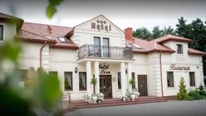 Dworek za Lasem - 谢拉兹