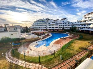 Beautiful New Apartment with Sea View