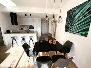 Beautiful New Apartment with Sea View - 萨比尼拉城堡