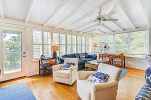 Five Bedroom House room in About Time