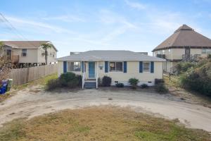 Three Bedroom House room in Cottage By The Sea