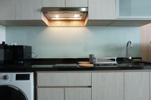 Cozy and Tranquil Studio Menteng Park Apartment By Travelio