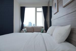 Cozy and Tranquil Studio Menteng Park Apartment By Travelio