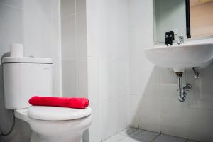 Cozy Minimalist Studio at Casa de Parco Apartment By Travelio