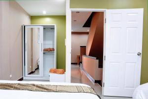 Modern Townhome at the Old City