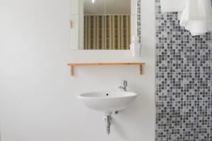 Strategic and Posh Studio Apartment No Kitchen Aeropolis Residence By Travelio