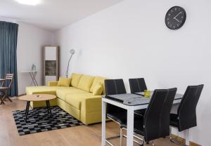 ⋰ MODERNO ⋱ 1 Bedroom With Parking Patio