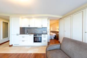 Leo Sea View Apartments