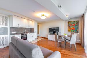 Leo Sea View Apartments