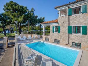 Holiday Home Villa Beach Front by Interhome 