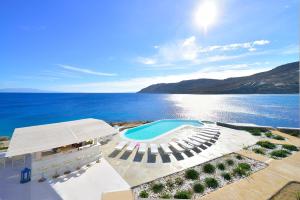 Pantheon hotel, 
Mykonos, Greece.
The photo picture quality can be
variable. We apologize if the
quality is of an unacceptable
level.