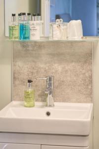 The Cambridge Guest House by Tas