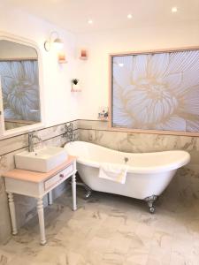 B&B / Chambres d'hotes Le Coeur de la Bastide : Chambre Lit Queen-Size - Vue sur Jardin