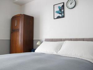 Double Room room in Stone's Throw Guest House